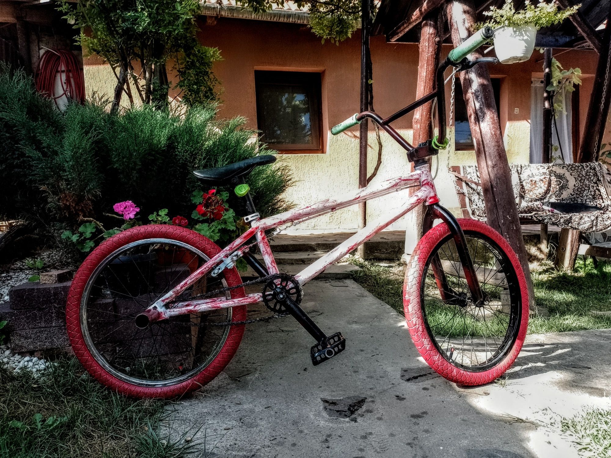 Vând bicicleta BMX