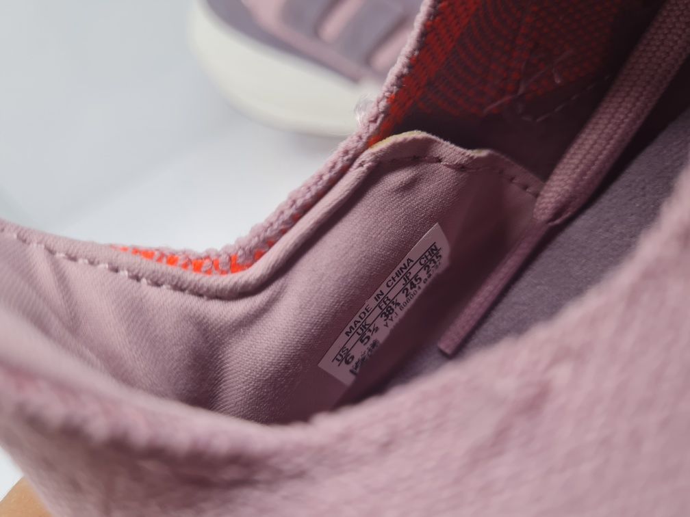 Маратонки Adidas Ultraboost 21

Чисто нови с етикети без кутия.

Разме