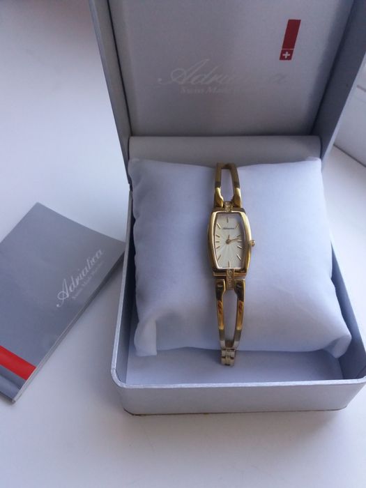Часы женские Adriatica на подарок