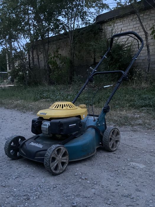 Газонокосилка makita