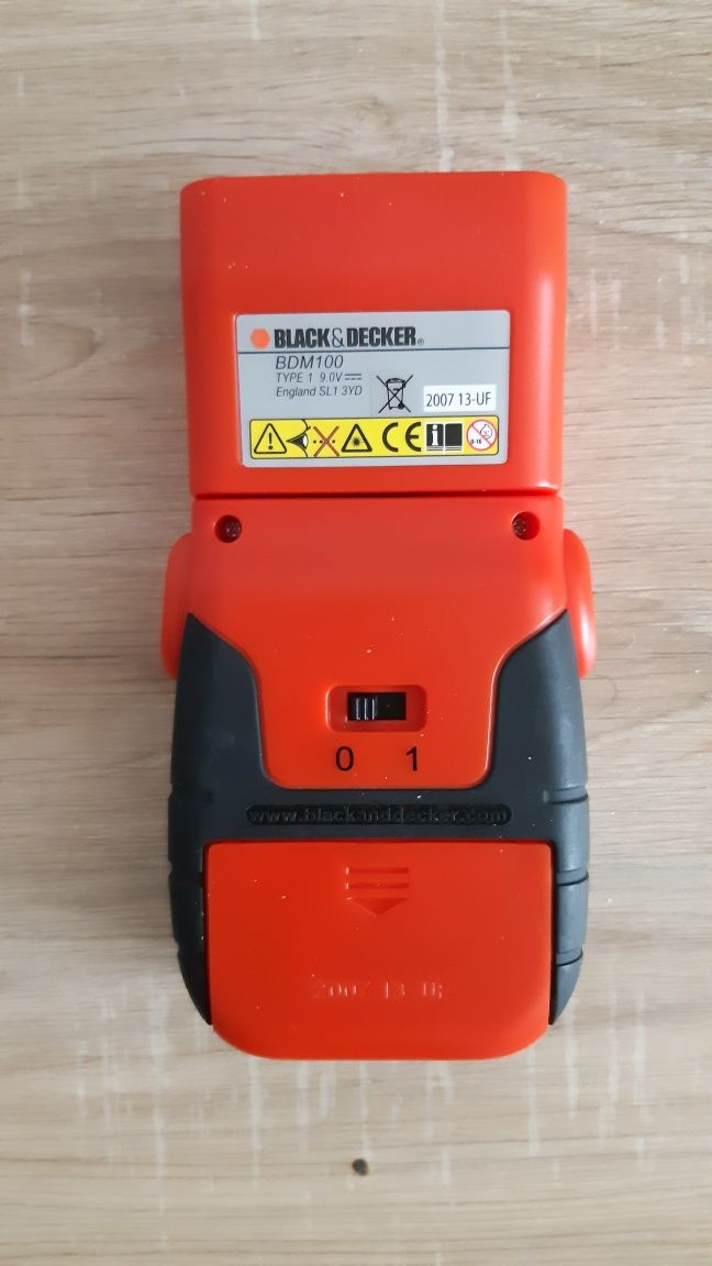 Telemetru laser Black&Decker