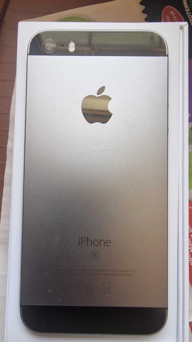 Чисто нови телефони IPhone SE