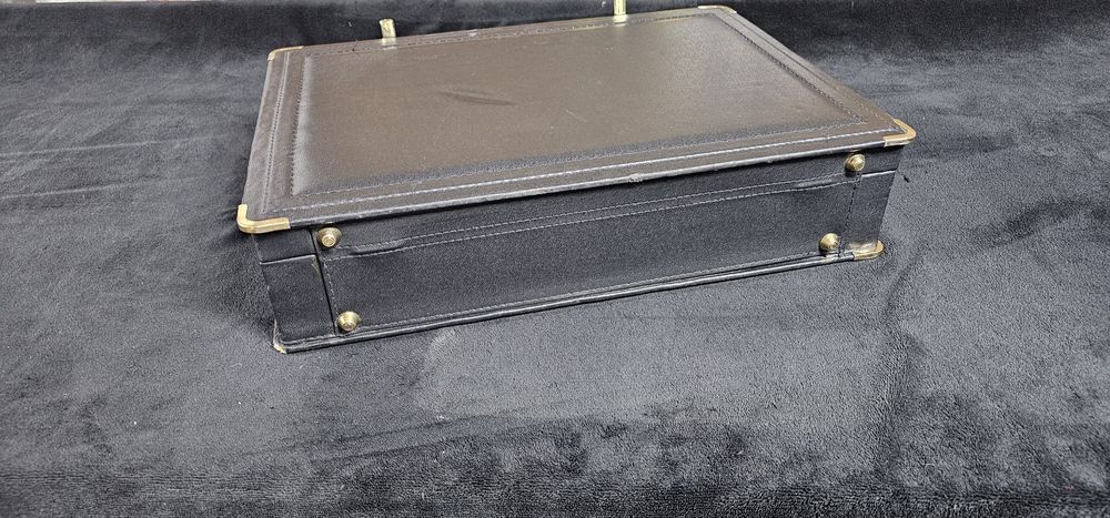 Vand geanta / diplomat / valiza