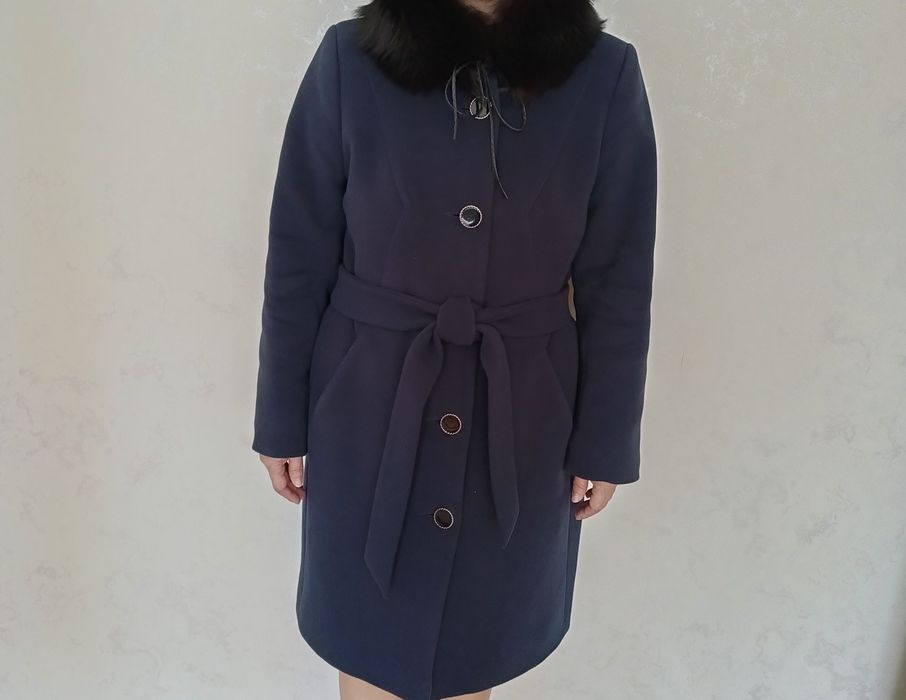 Продам женское пальто зимнее.
