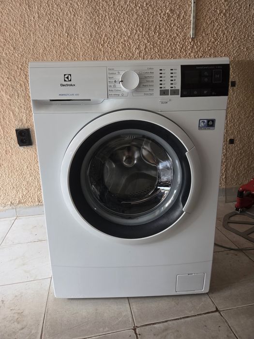 Пералня Electrolux Perfectcare 600 Slim
