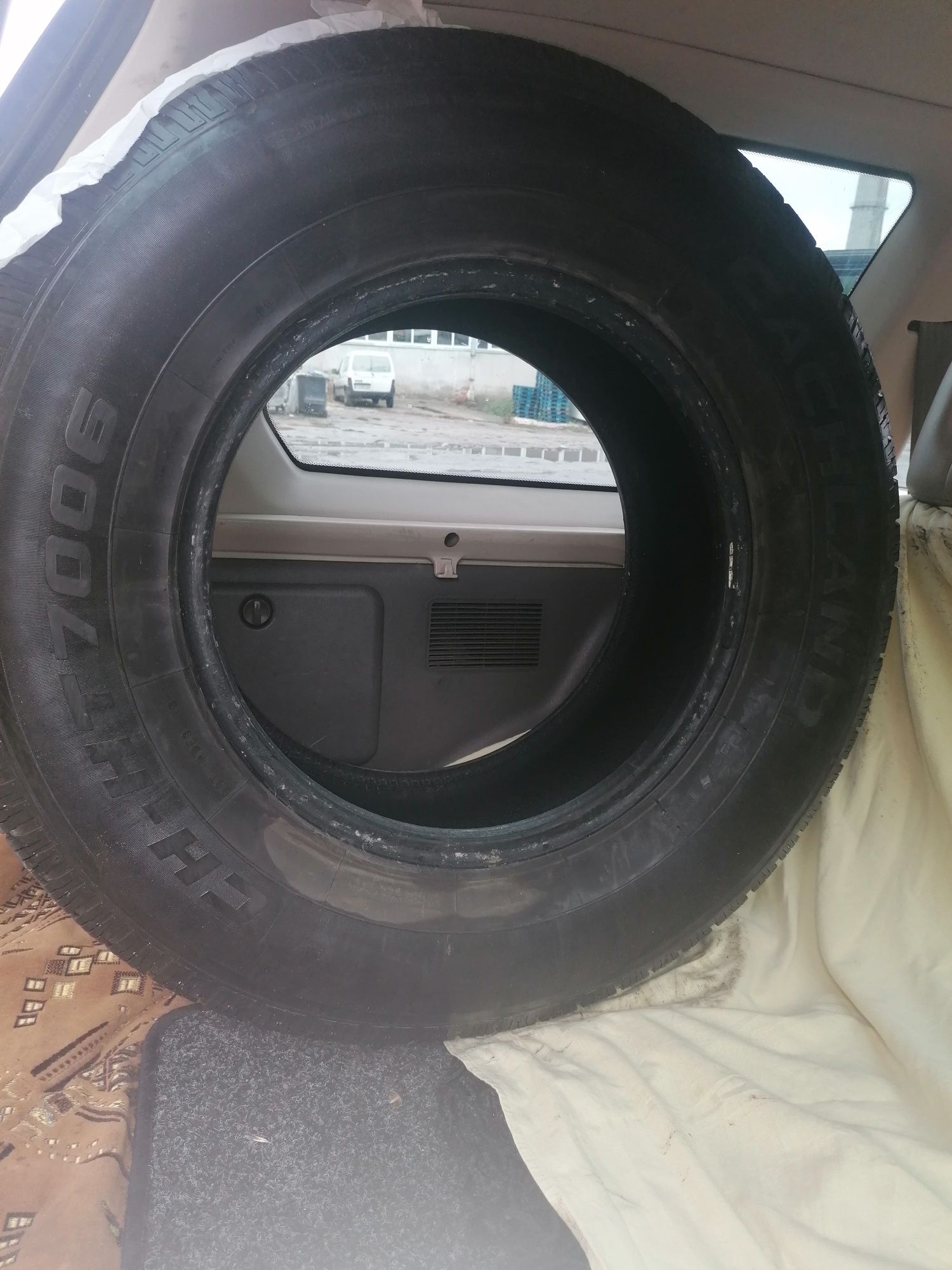 Продавам гуми за джип Cachland CH-HT7006 255/70 R16 111T M+S DOT 4917.