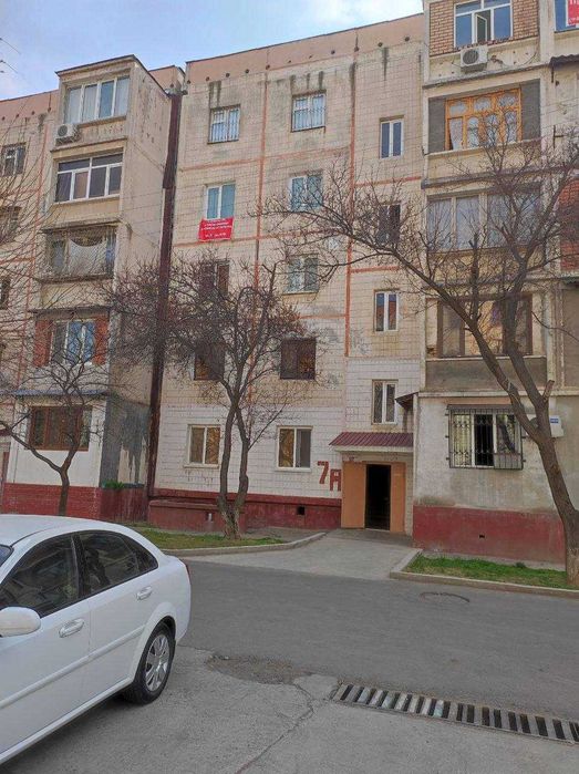 Tahtapul (Sebzor) da 3xonali uy sotiladi.