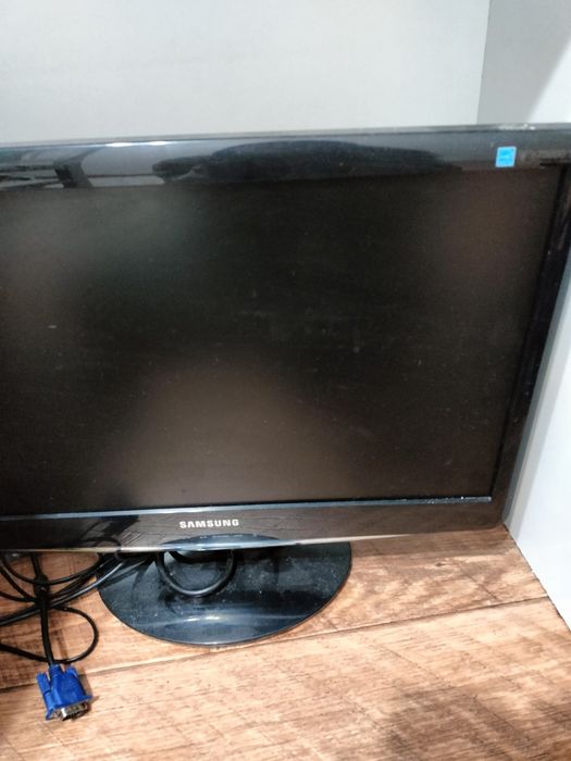 Монитор самсунг большой Syncmaster B2230