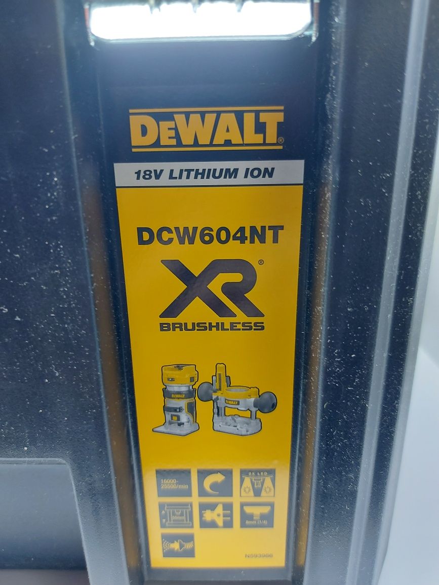 Нова акумулаторна фреза Dewalt DCW604NT