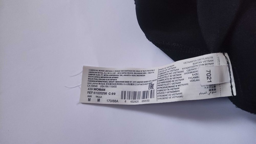 Mango елегантна черна рокля размер М необличана