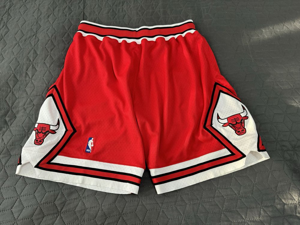 Short Bulls authentic away