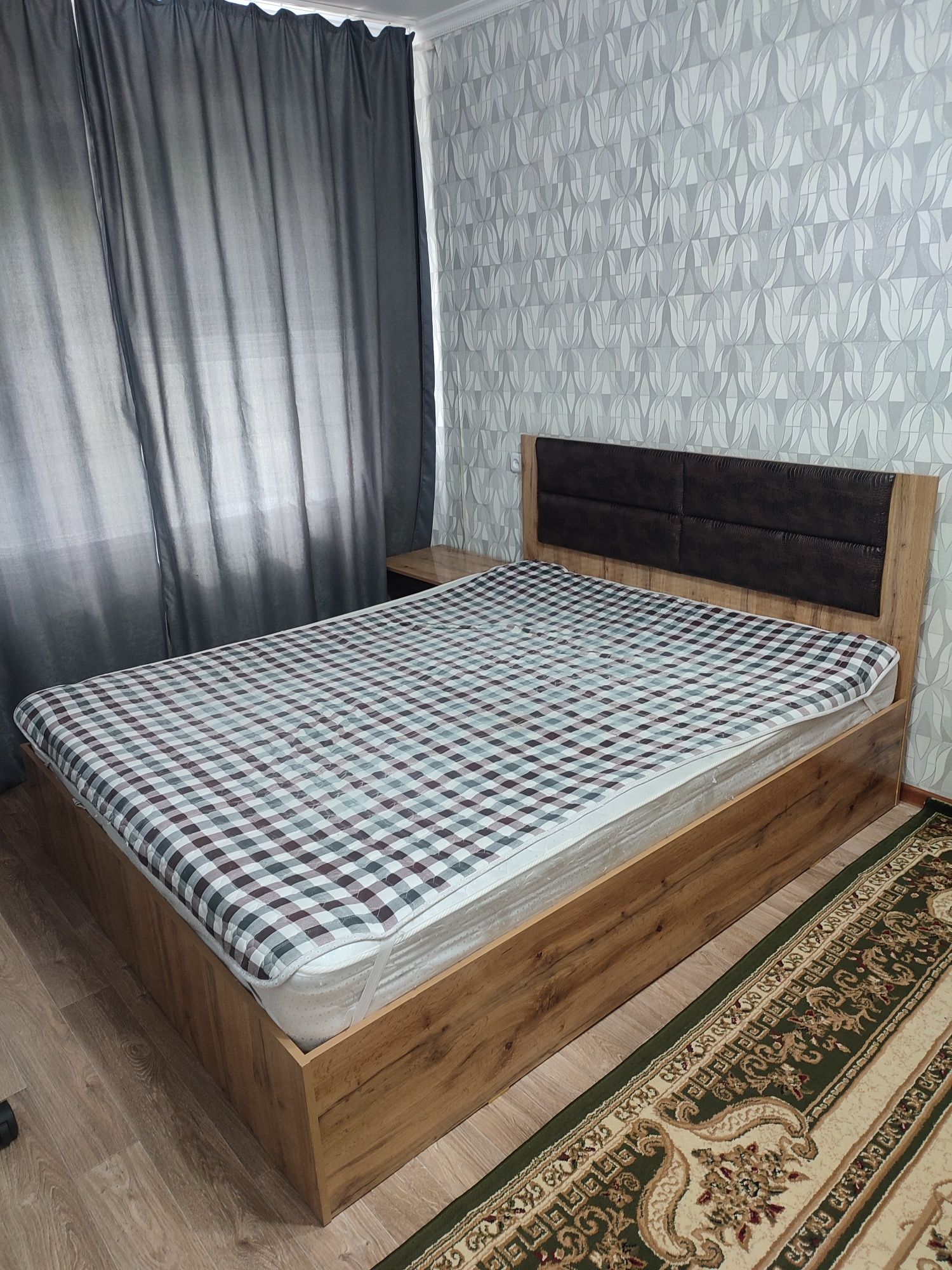 Продам спальный гарнитур
