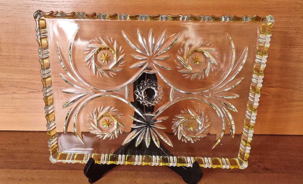 Масивен кристален поднос