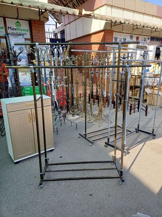 Гардеробная вешалка для одежды