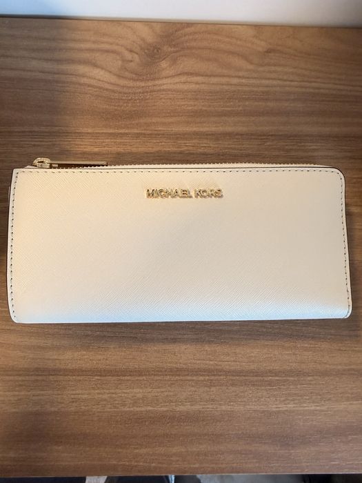 Нов портфейл Michael Kors