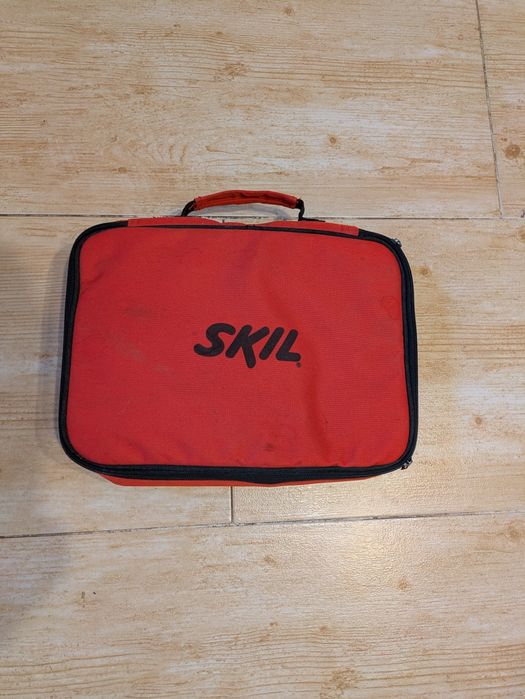 Vând trusă de înfiletat/înșurubat Skil 12 V