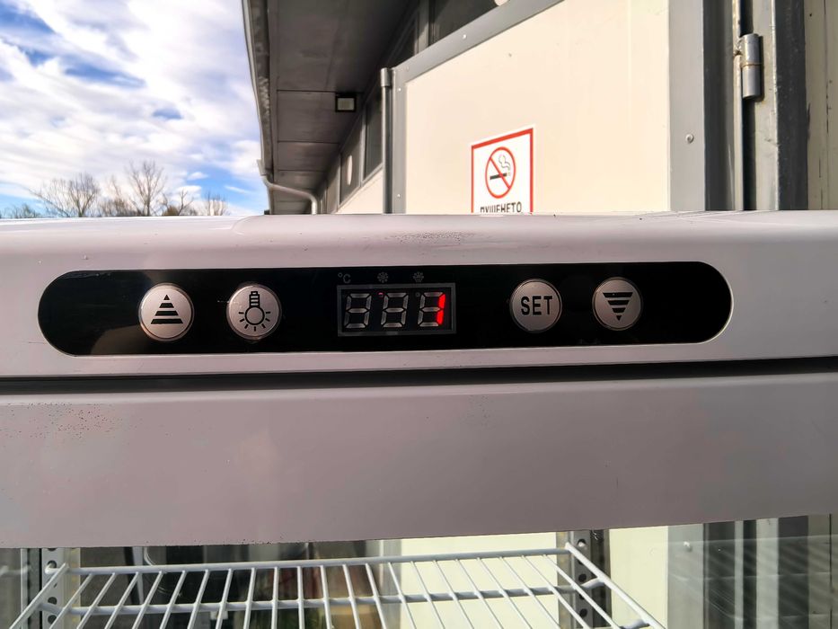 Хладилна витрина вертикална 235 литра, CL-238-1