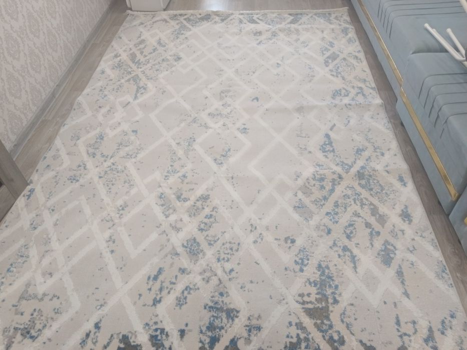 Продаётся ковер в отличном состоянии