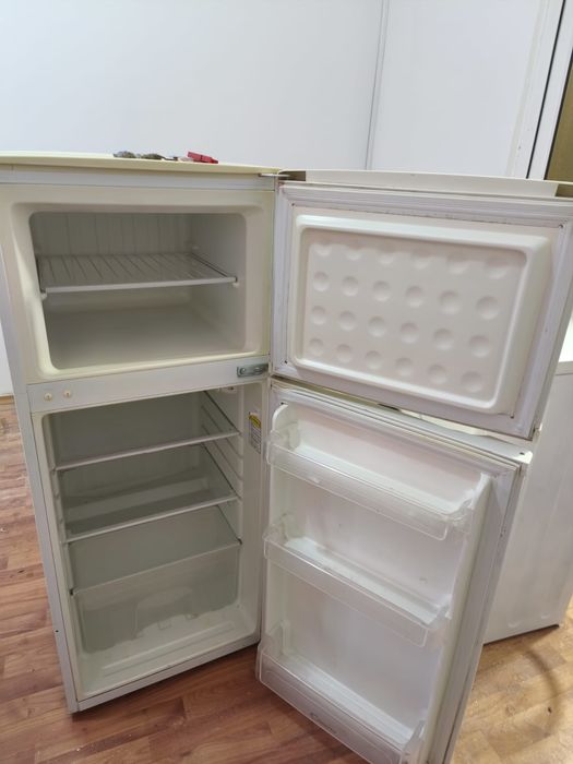 Frigider cu congelator in partea de sus