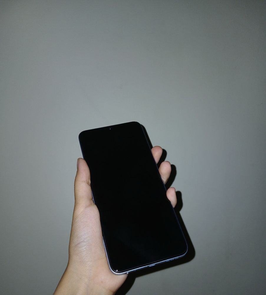 Infinix Hot 30i sotilad