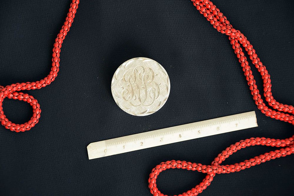 Brosa vintage de argint monogramata