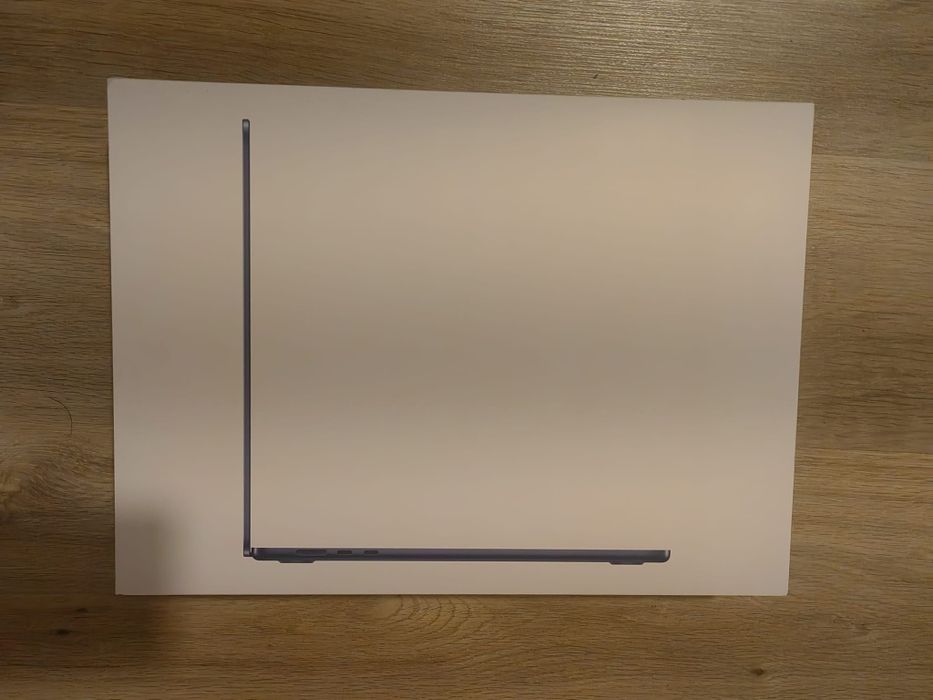 Vând MacBook Air 15" M4 256GB