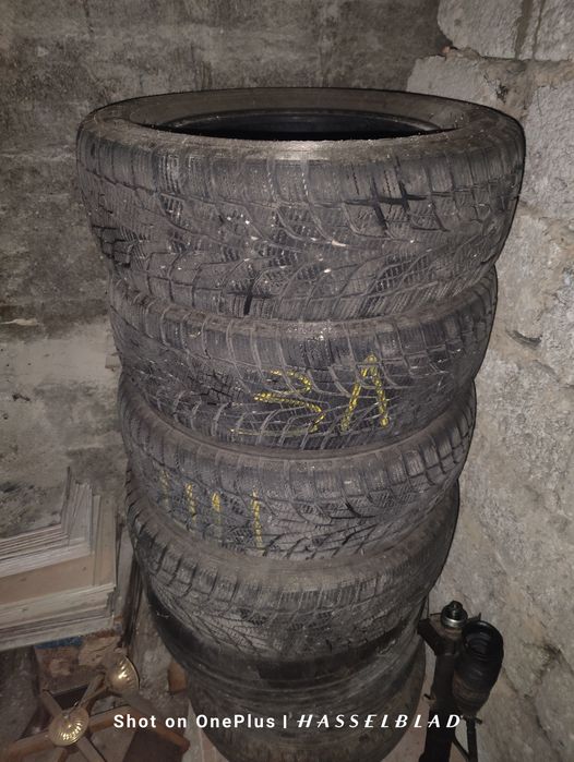 Продам зимнюю резину 205/65/15 в отличном состоянии