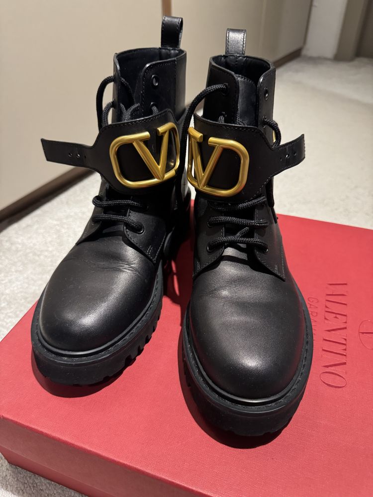 Боти Valentino 38 номер, черен цвет, без забележки!