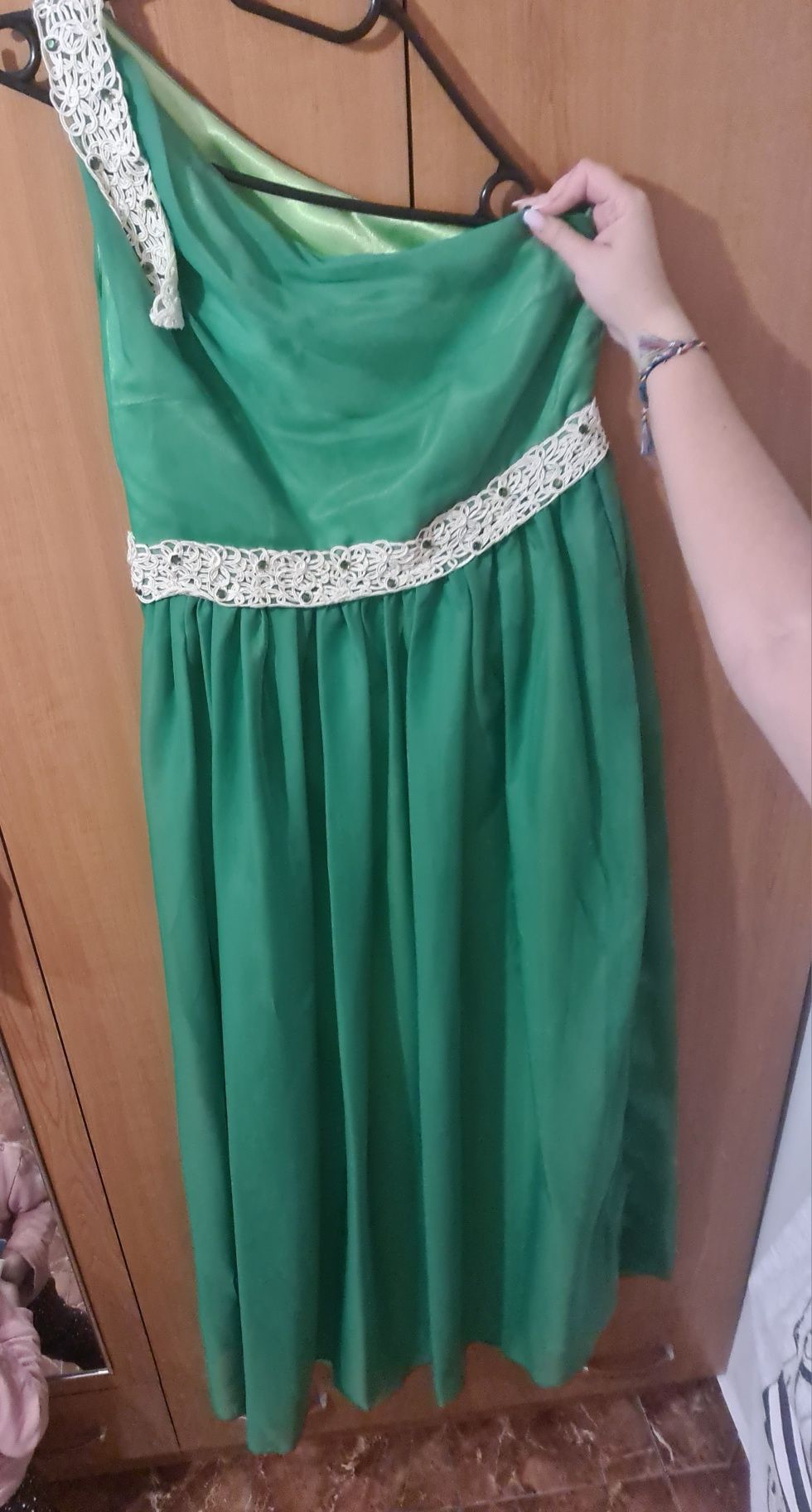 Rochie pe un umar verde