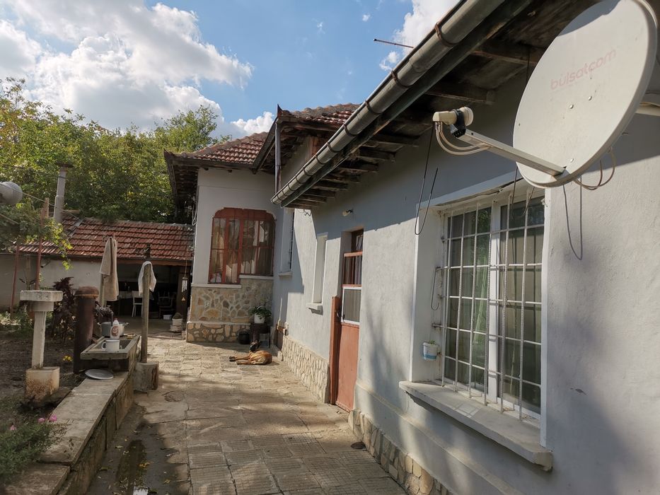 Продавам къща в село Пелишат, Плевенско