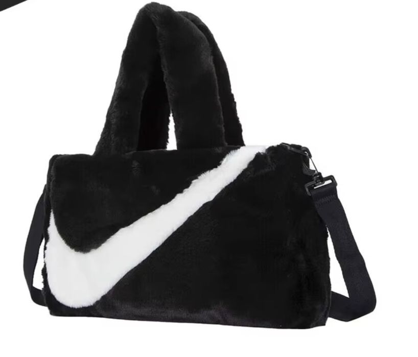 Чанта Nike ( плюшена)