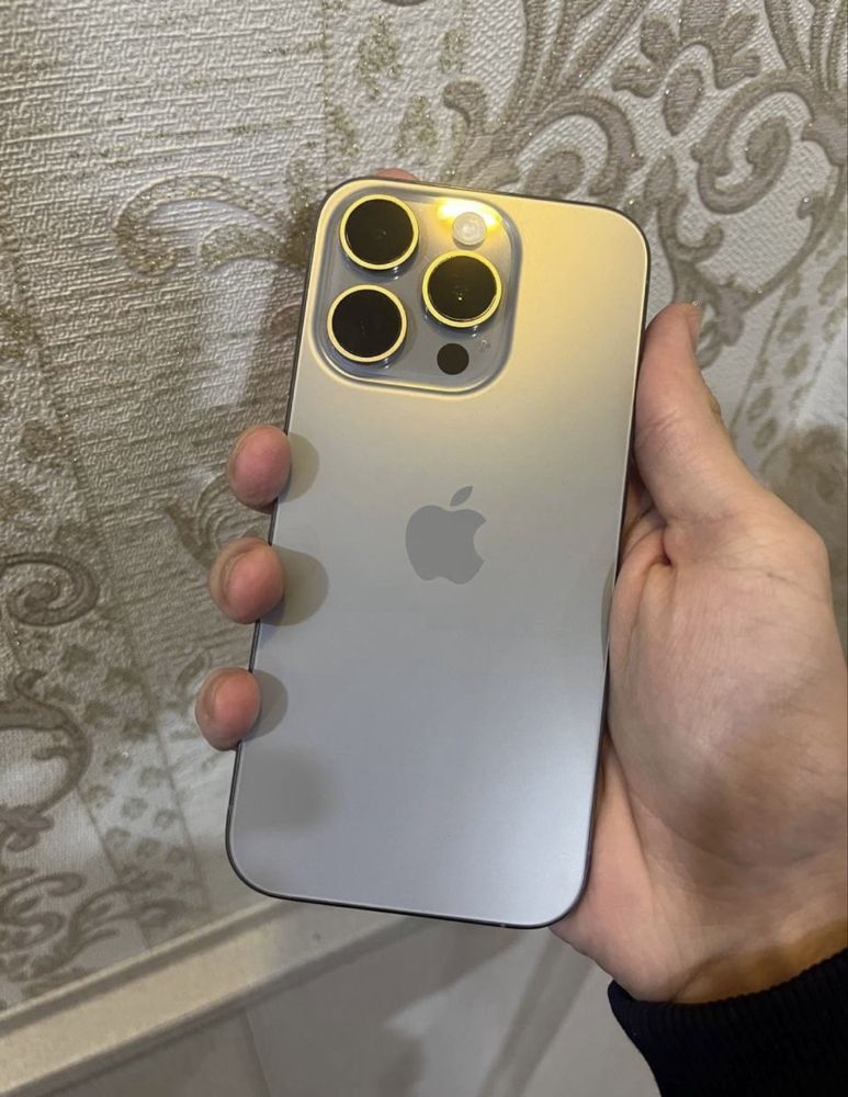 iPhone 15 pro 256 88% е-sim