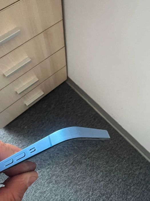 Iphone 13 128GB син като нов+кейсове и протектори