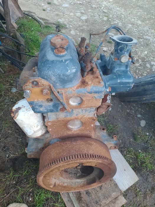 Motor tractor Fiat 211 - 215 - 250 - 300 în doi cilindrii ( pistoane)