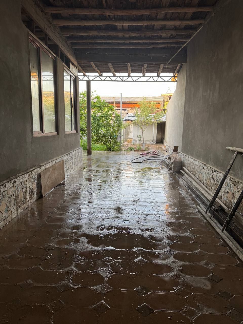 Hovli sotiladi 4.3 sotih