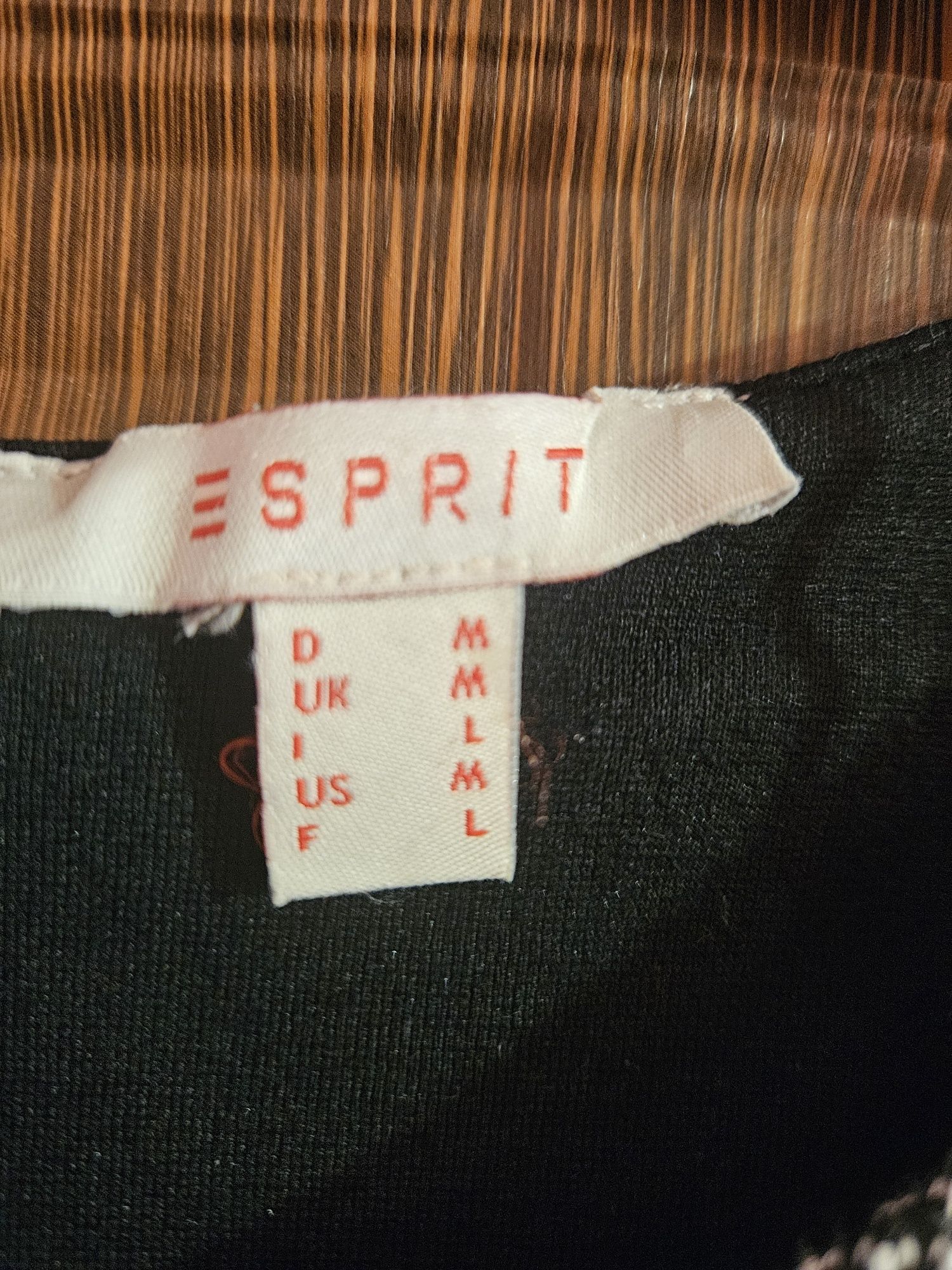 Елегантна рокля на Esprit