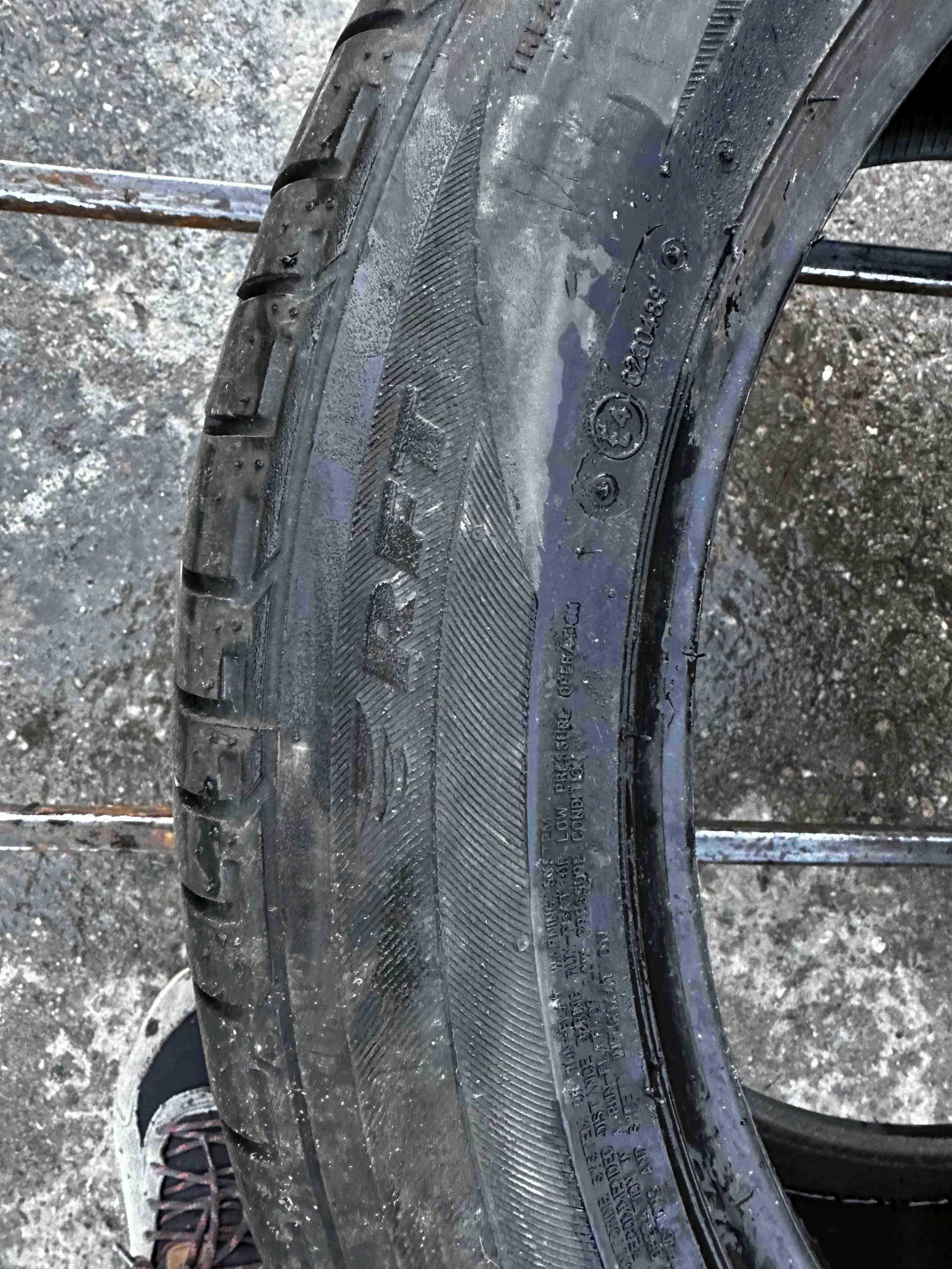 Anvelopa Vara 285/45 R19 BRIDGESTONE Dueler Hp Sport 111V - Runflat