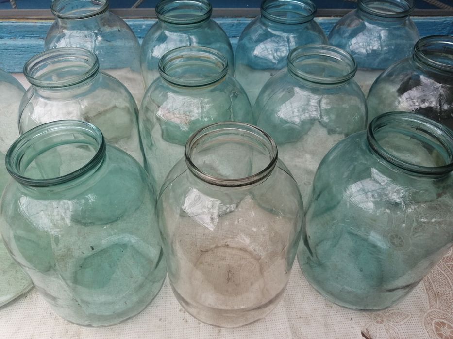 Продам 3-х литровые банки. Договоримся!
