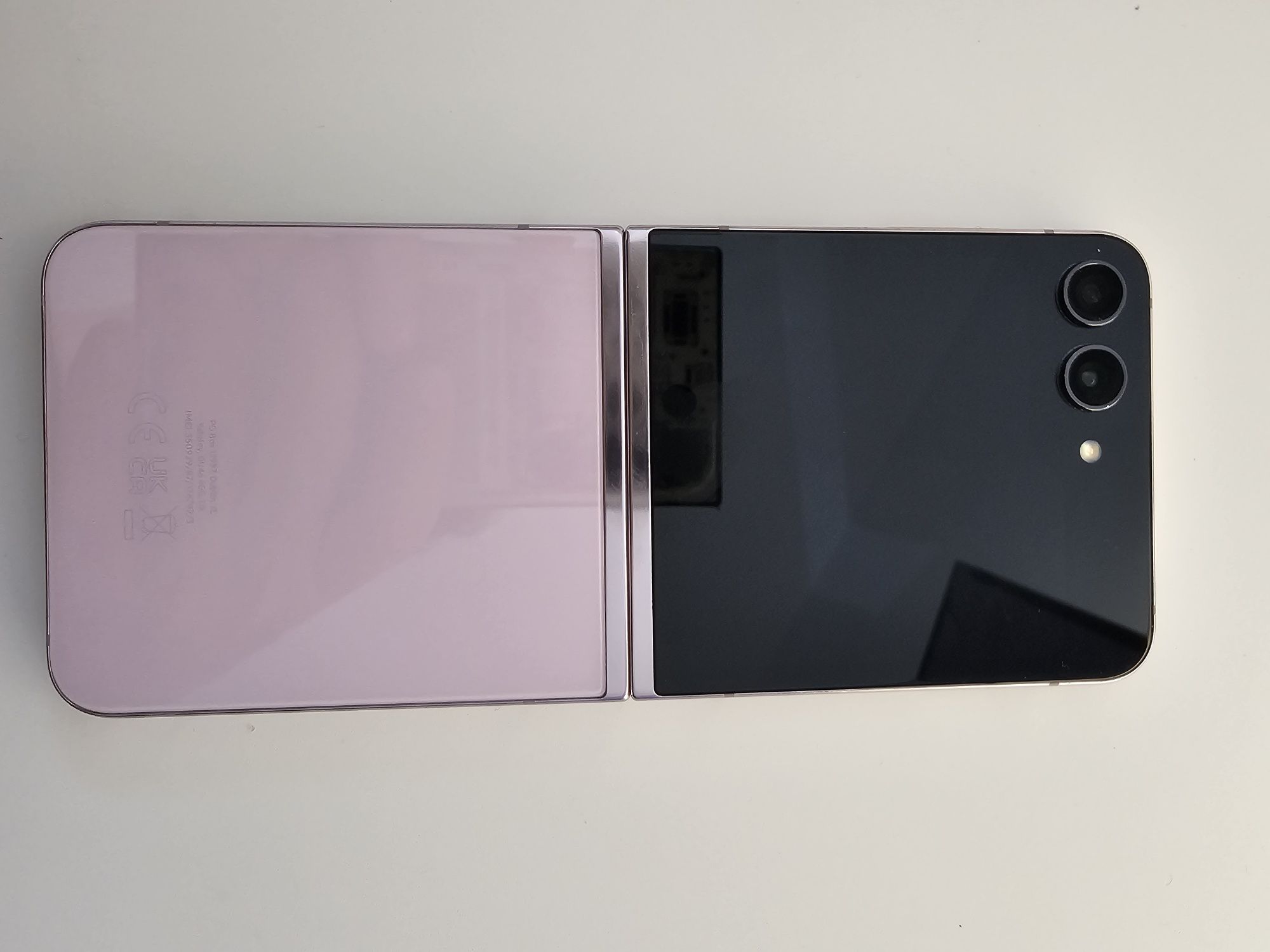 Samsung Galaxy Z Flip5, 8GB RAM, 256GB