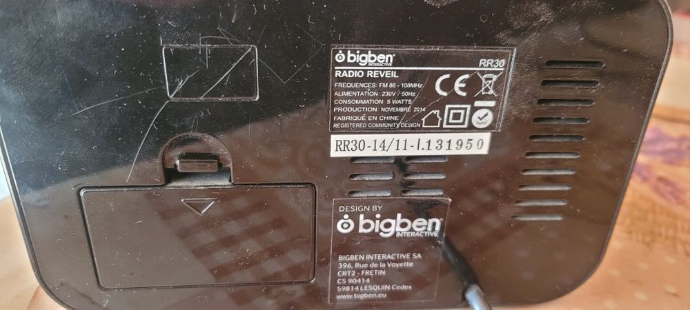 Vând  radio cu ceas