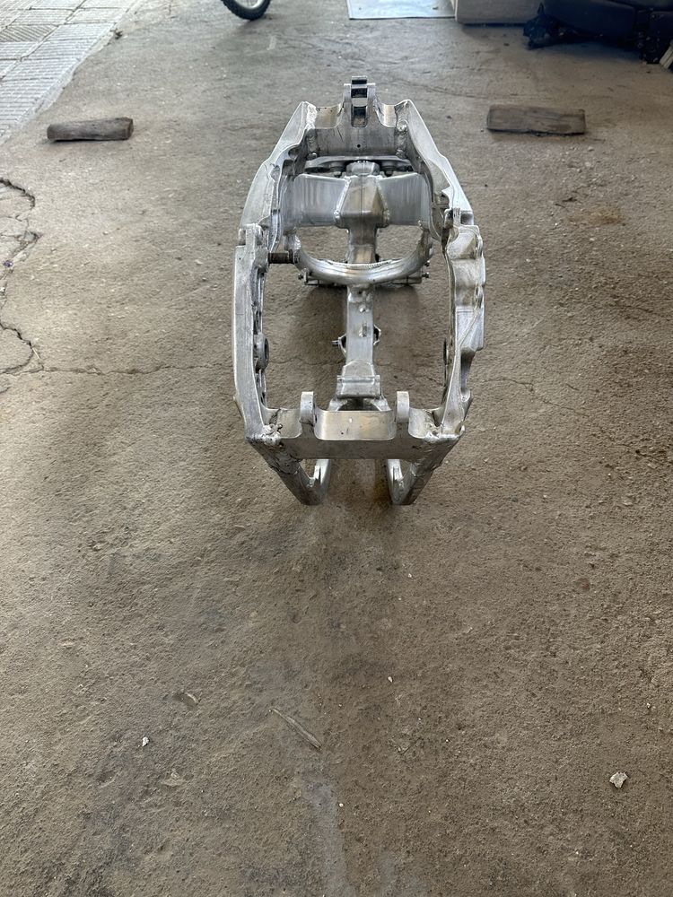 Рамка за CRF 450 2005/части към нея!