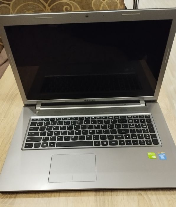 Лаптоп  Lenovo 17 '' Idea PadZ710