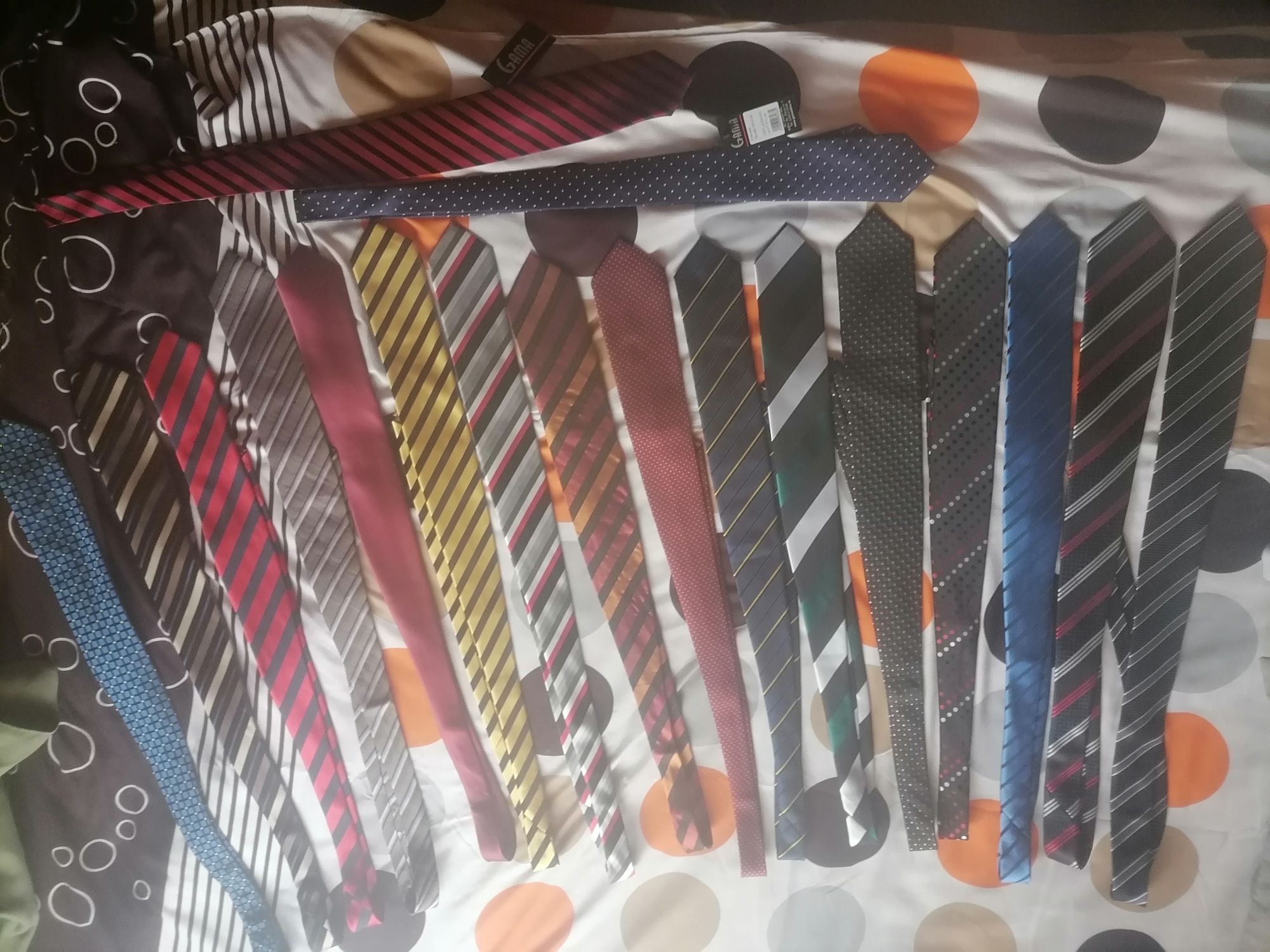18 cravate bărbătești - 200 lei