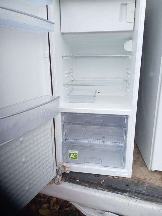 Frigider plus congelator congelator