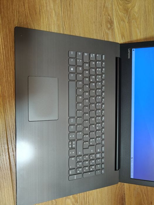 Laptop Lenovo 17,3 inch /AMD /4 GB / ssd 128 /
