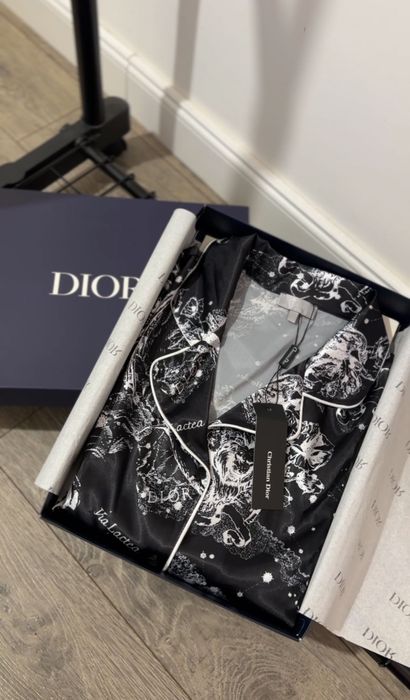 Vând pijamale din satin