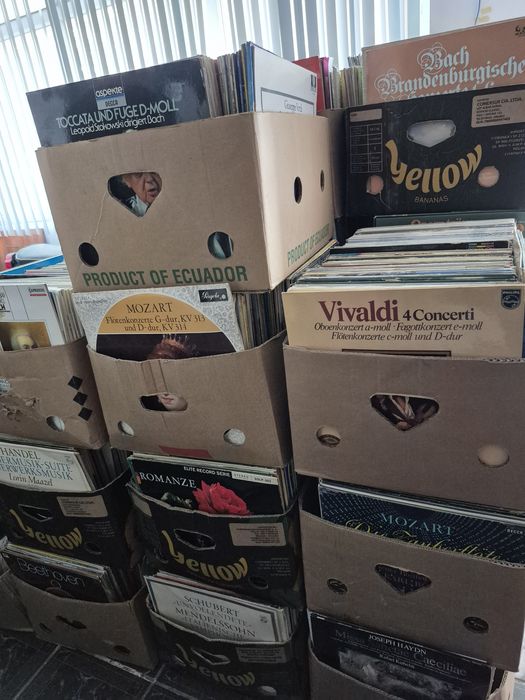 Vând 200lp,Discuri Vinil muzica clasica compozitori celebrii 

- Tot l