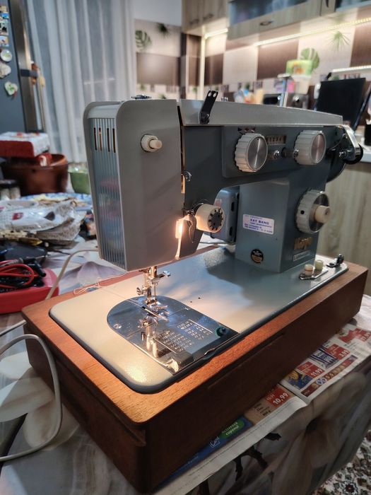 Mașina de cusut Bernina 931 și Sincer
