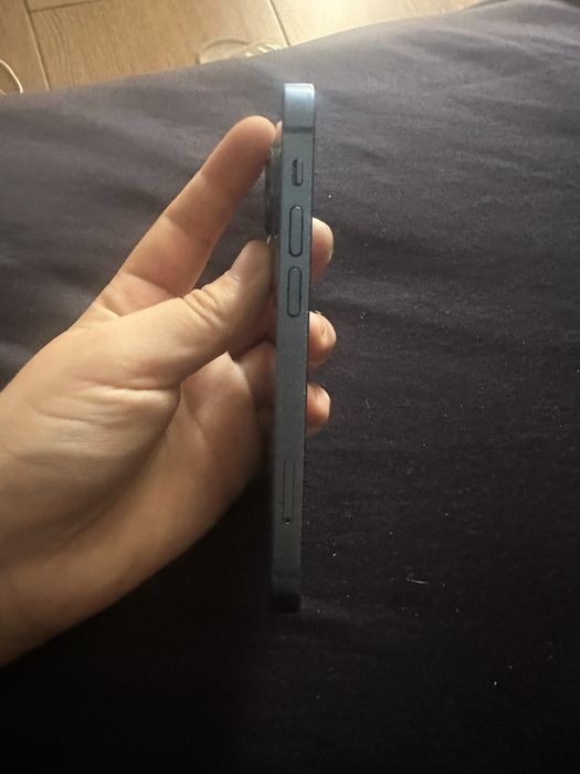 Vand iphone 13 mini 256g sanatate la baterie 81 ține mult bateria
