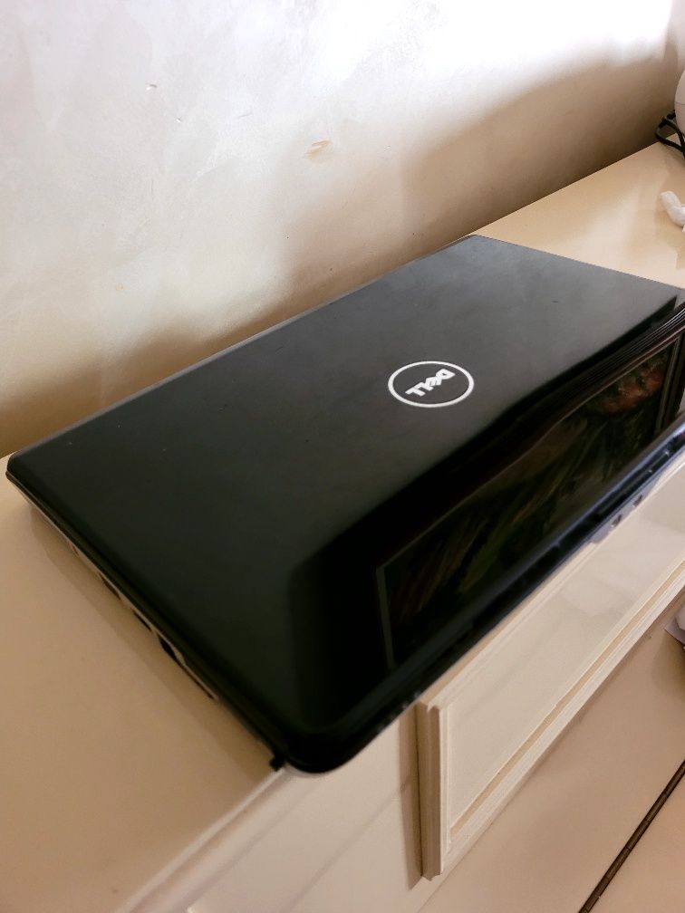 Лаптоп Dell Vostro A860